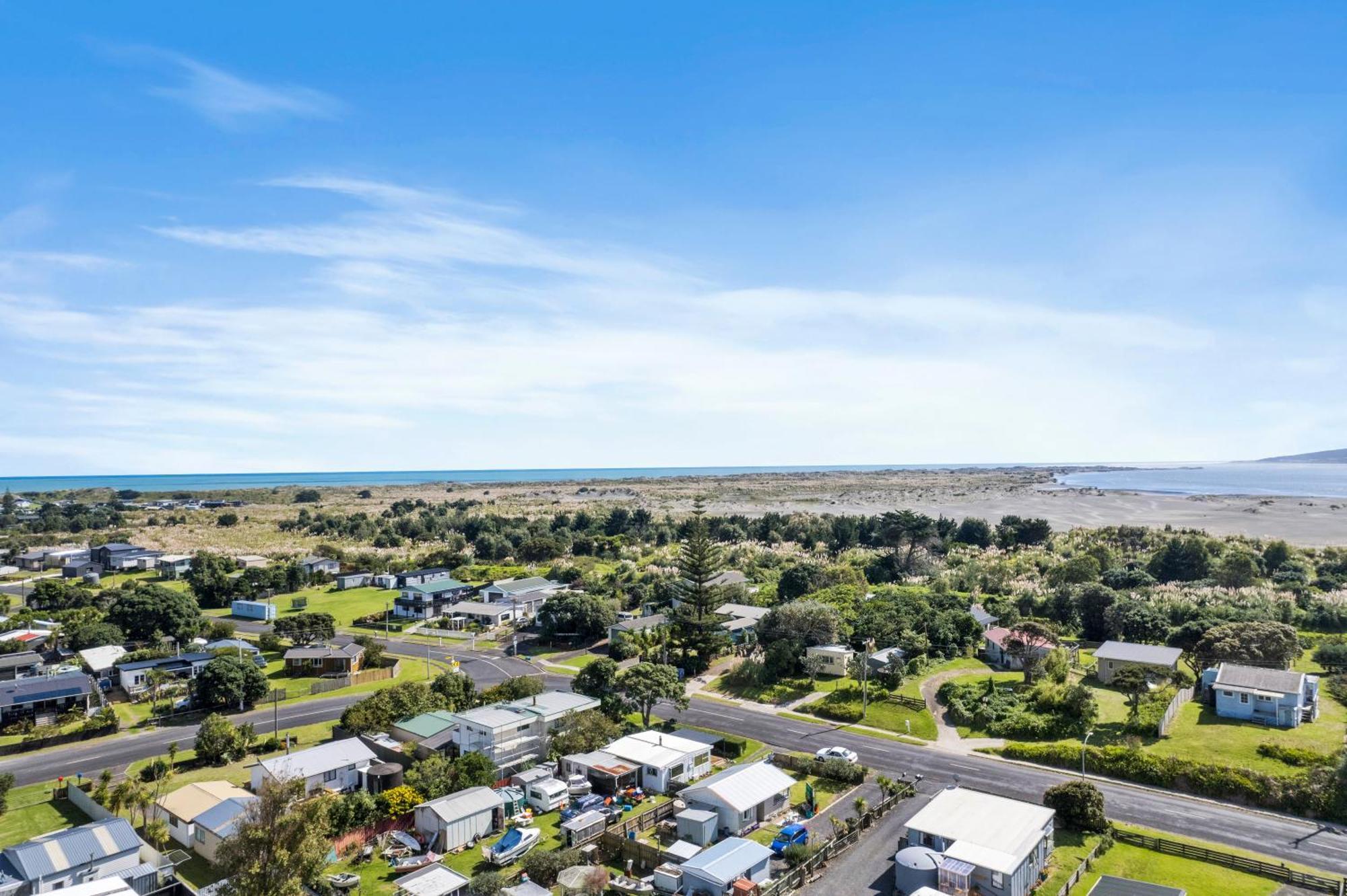 Port Waikato Holiday Park Bagian luar foto