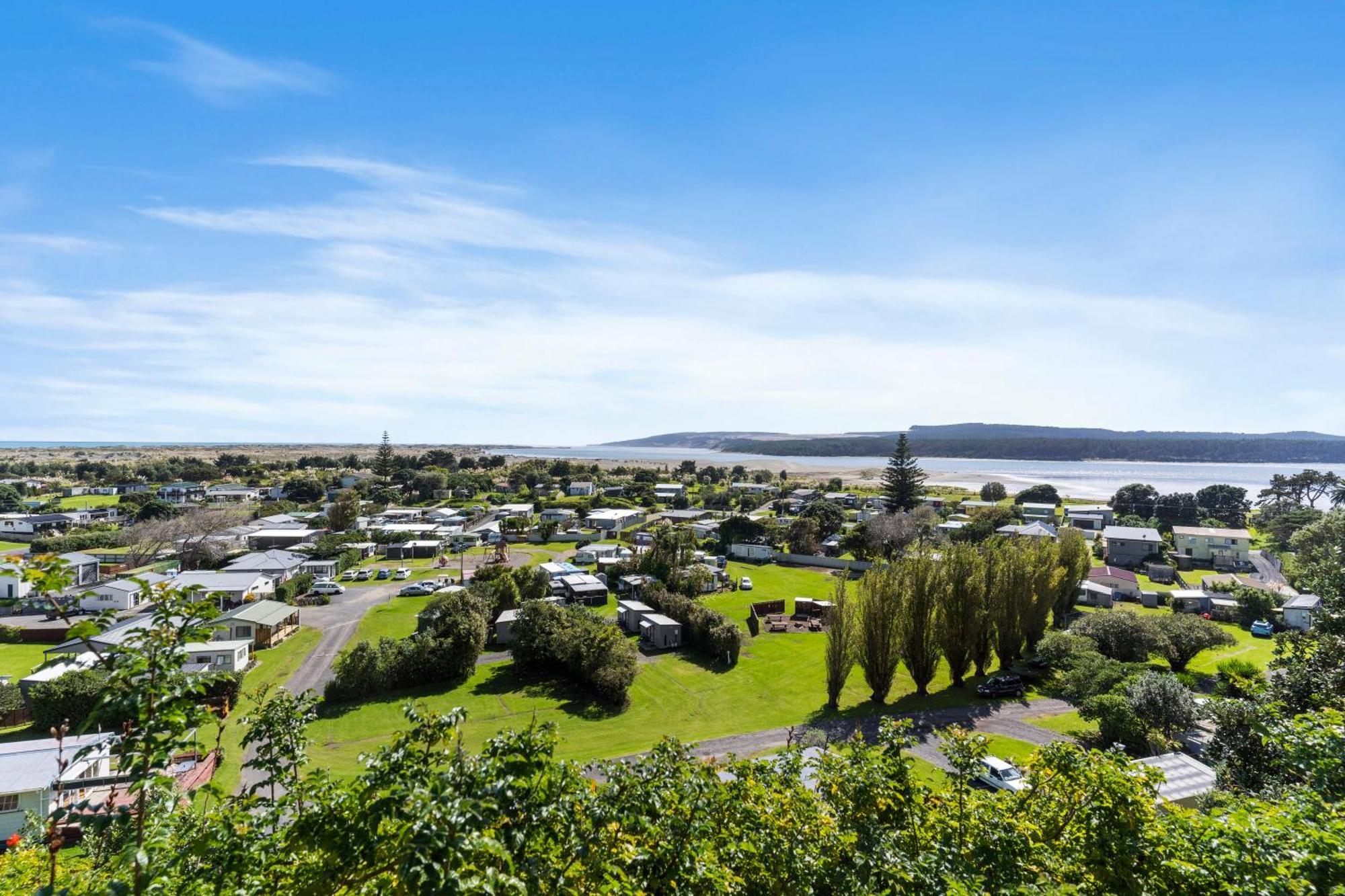 Port Waikato Holiday Park Bagian luar foto