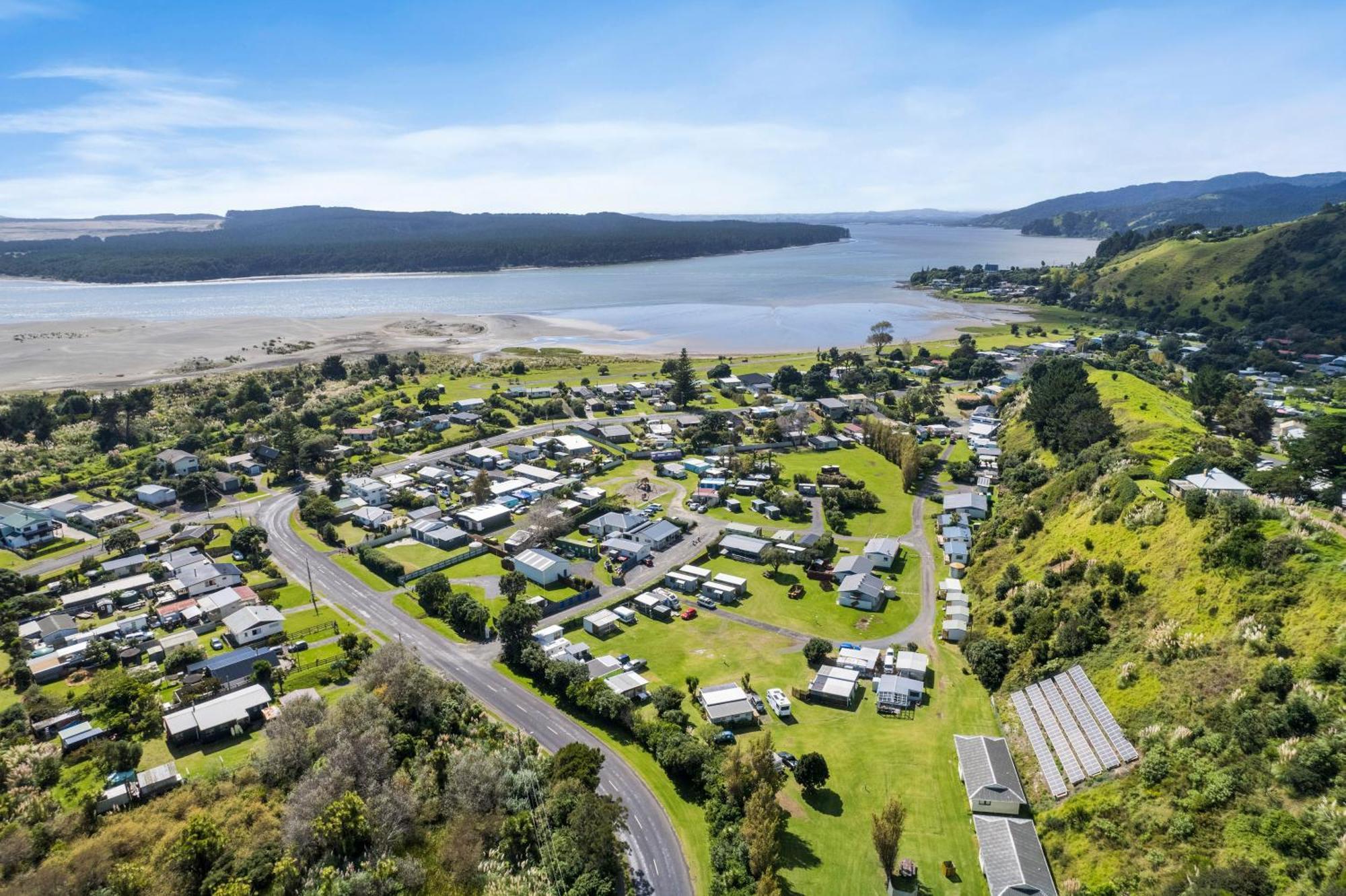 Port Waikato Holiday Park Bagian luar foto