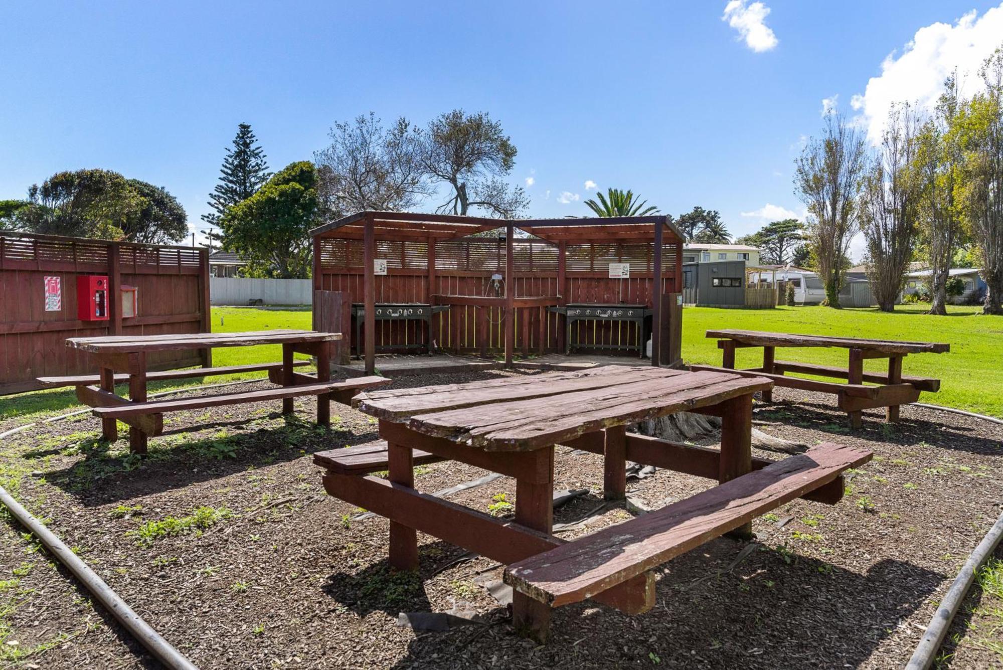Port Waikato Holiday Park Bagian luar foto