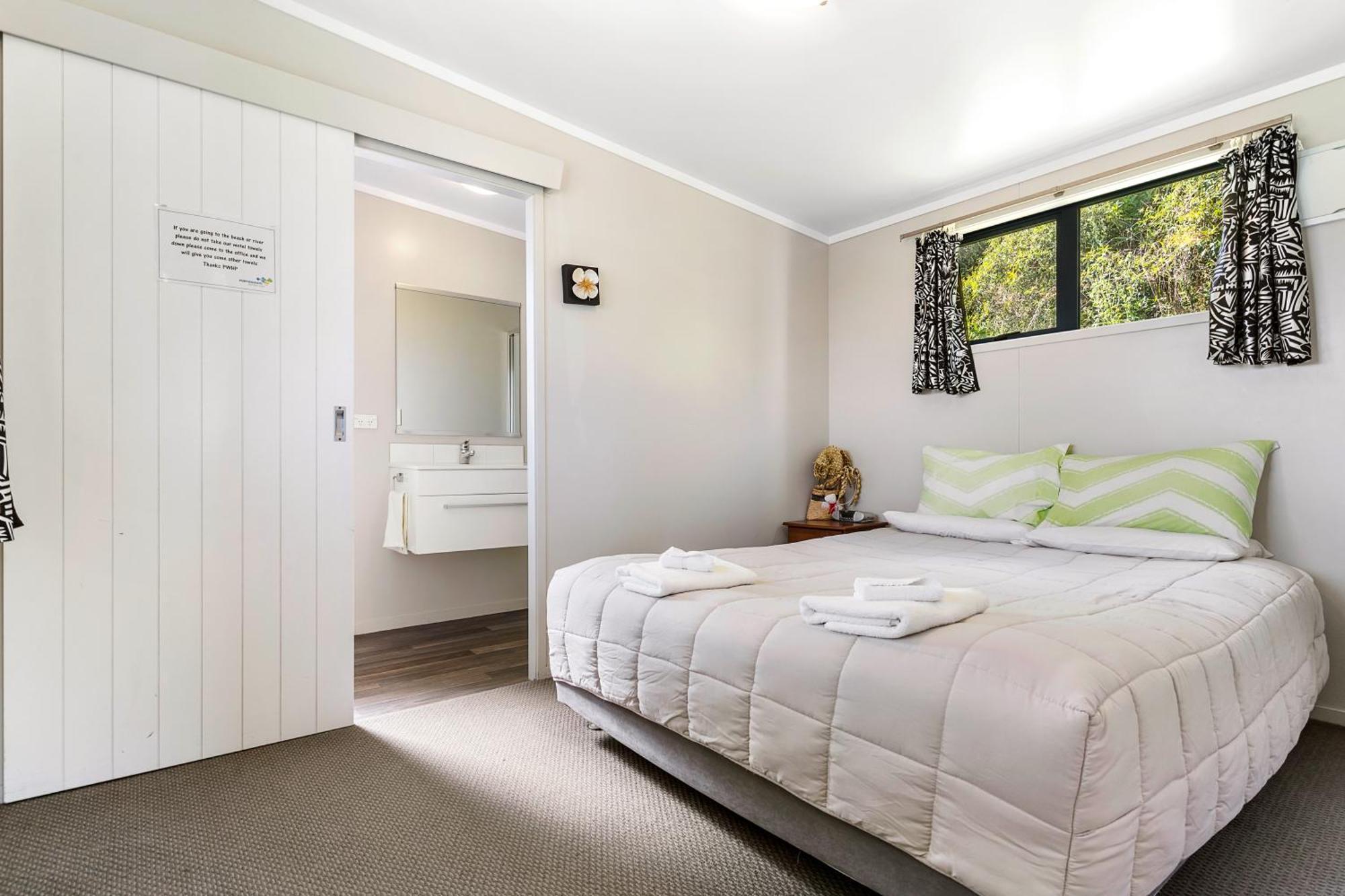 Port Waikato Holiday Park Bagian luar foto