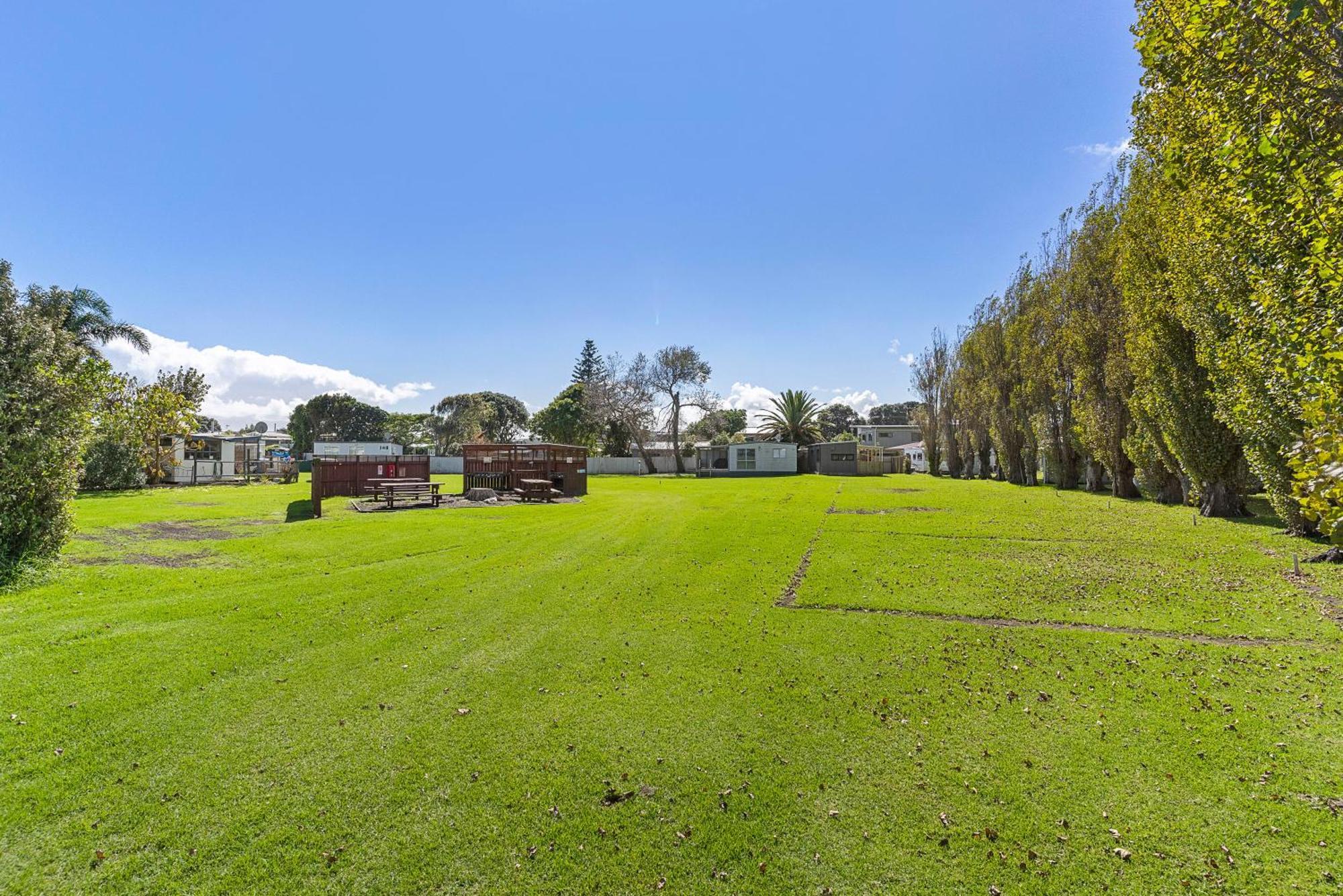Port Waikato Holiday Park Bagian luar foto