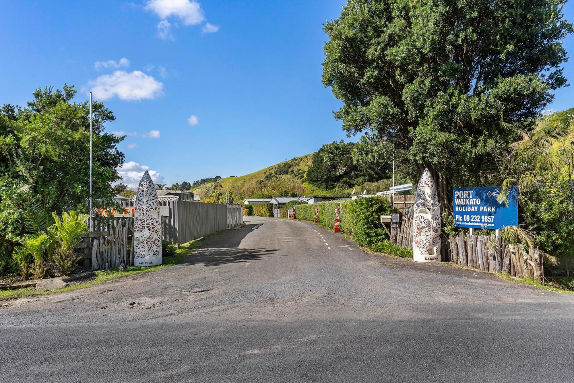 Port Waikato Holiday Park Bagian luar foto