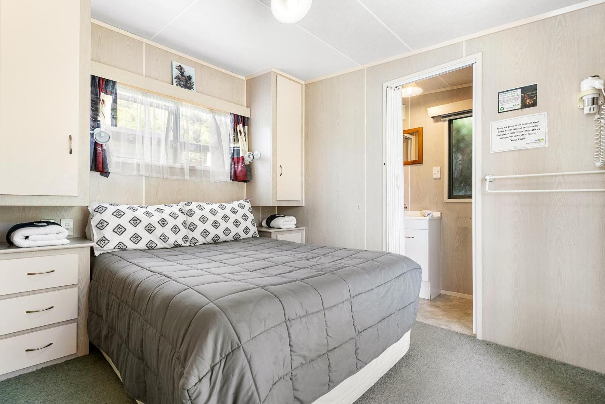 Port Waikato Holiday Park Bagian luar foto