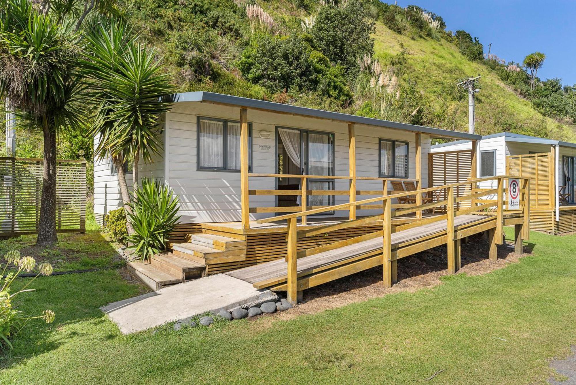 Port Waikato Holiday Park Bagian luar foto