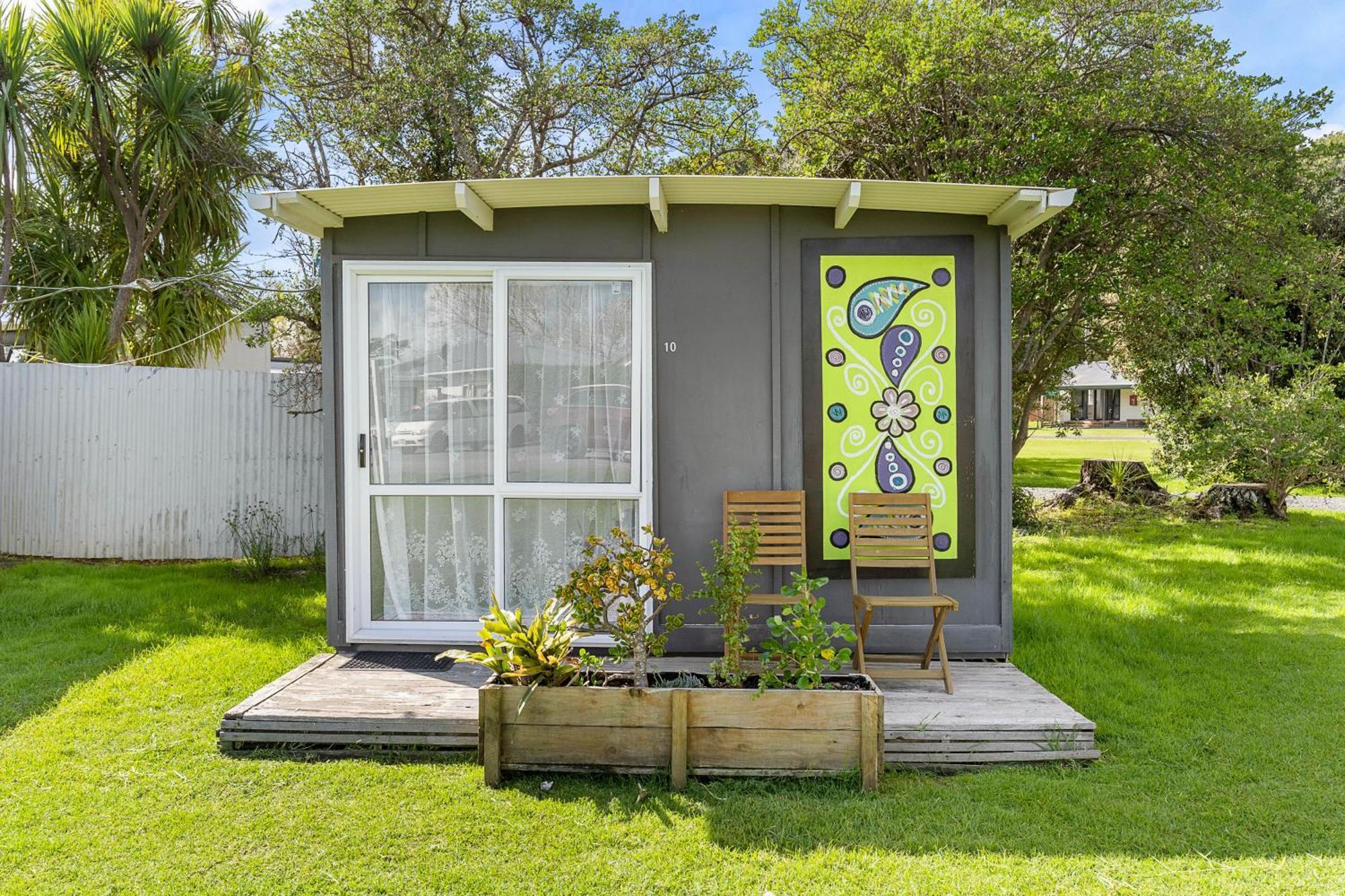 Port Waikato Holiday Park Bagian luar foto