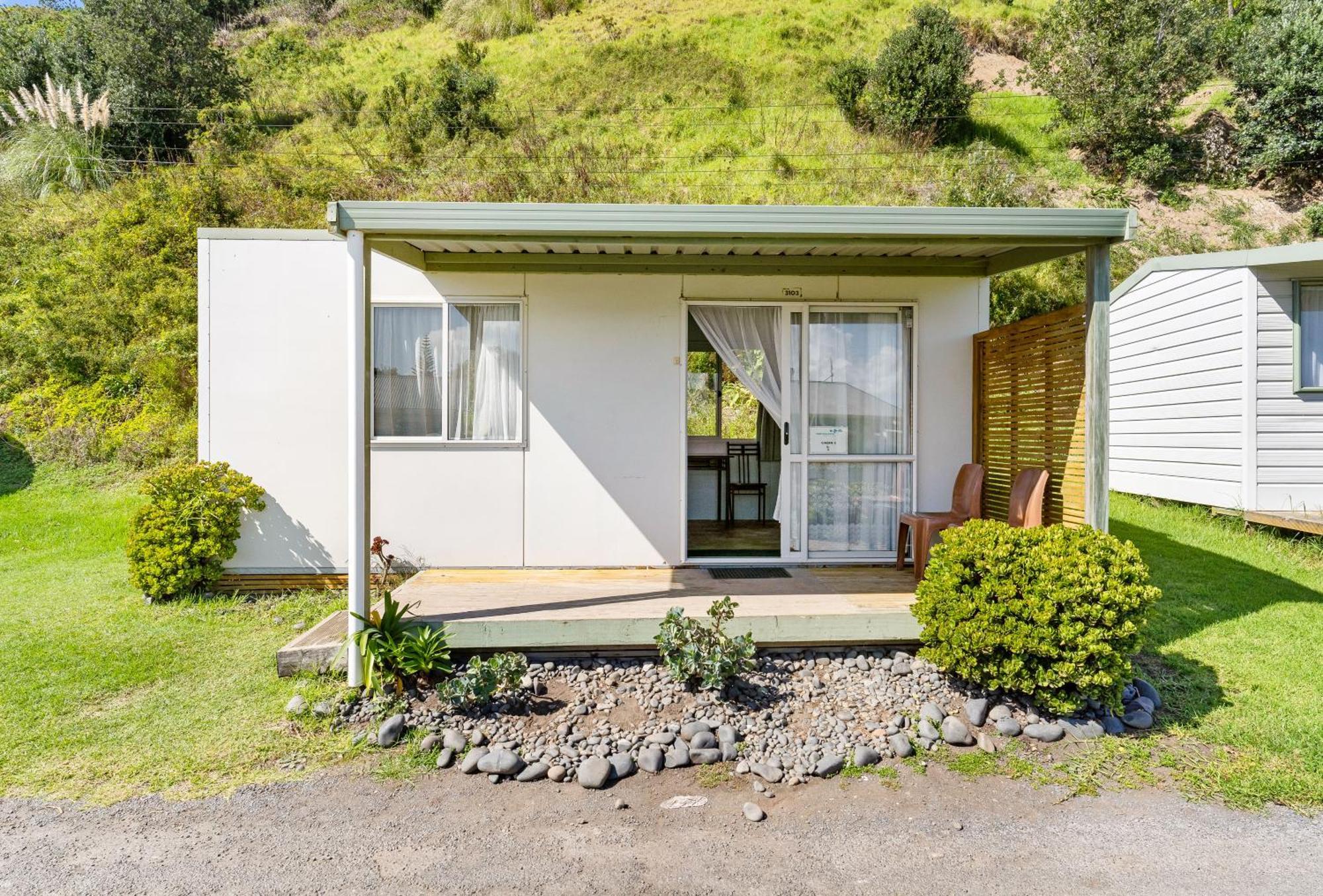 Port Waikato Holiday Park Bagian luar foto