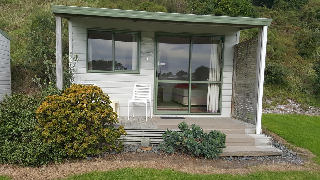 Port Waikato Holiday Park Bagian luar foto