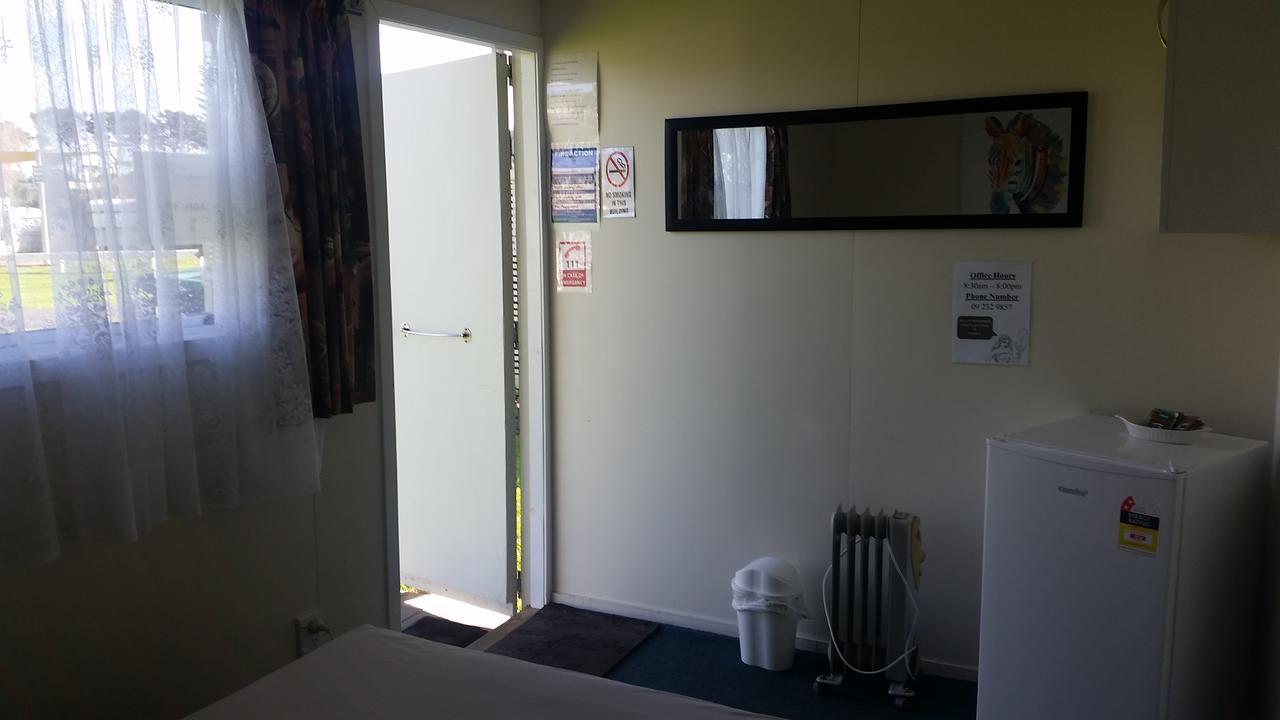 Port Waikato Holiday Park Bagian luar foto